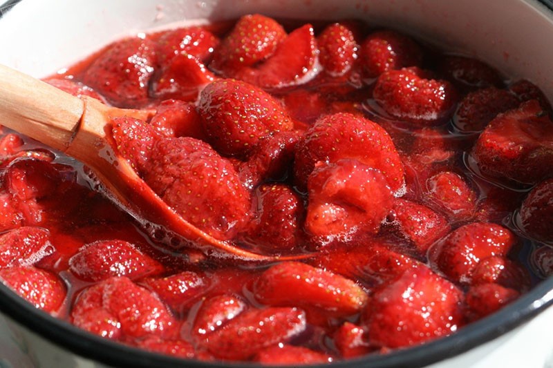 Густое варенье с целыми ягодами